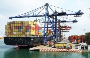 Precios de importación en Estados Unidos se disparan en abril impulsados por fuerte aumento en combustibles