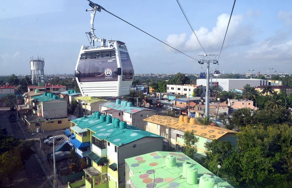 Los techos bajo el Teleférico de Santo Domingo ahora con valor publicitario