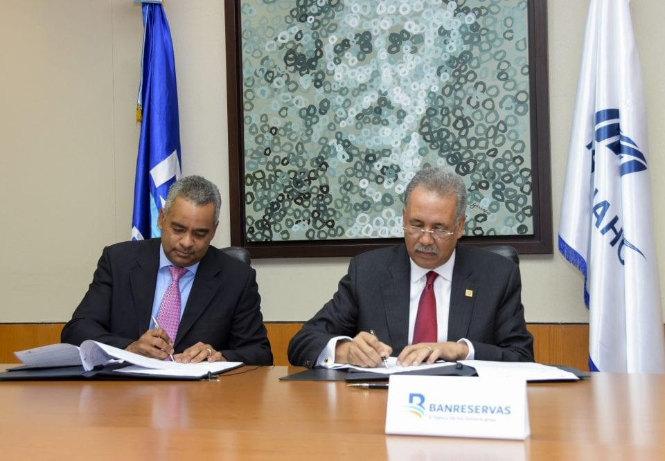 Banreservas y Asonahores firman acuerdo para impulsar el desarrollo del turismo