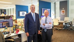 Presidente Abinader sostiene reunión con empresario Michael Bloomberg