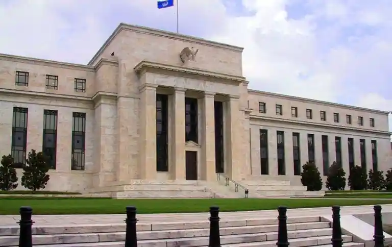 El Beige Book anticipa un final de año más débil para la economía estadounidense