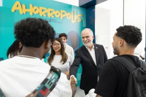 Superintendencia de Bancos promueve la educación financiera en la Feria Internacional del Libro